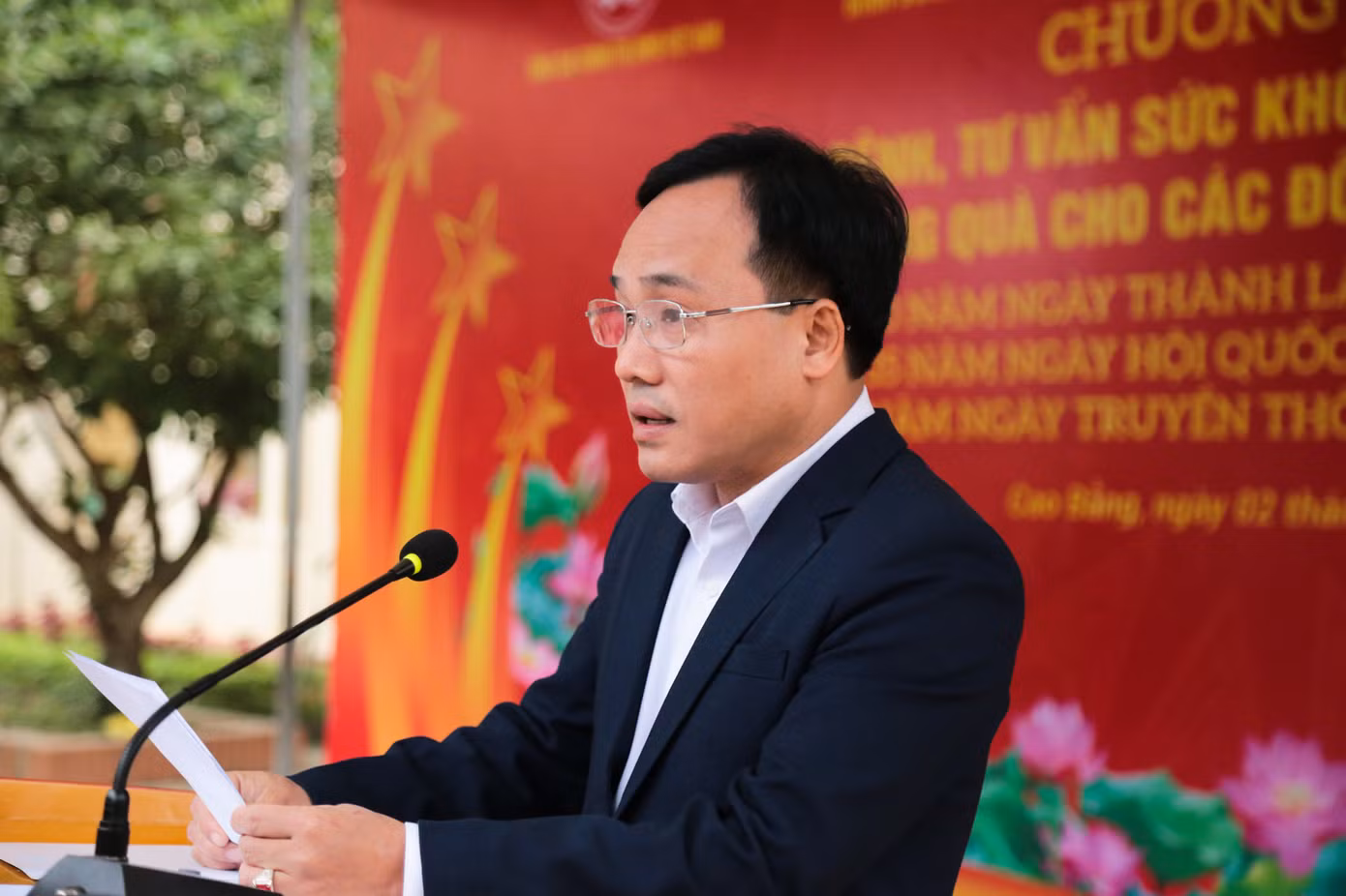 Ông Đào Nguyên Phong - Phó Bí thư Huyện ủy, Chủ tịch UBND huyện Nguyên Bình thay mặt bà con nhân dân huyện gửi lời cảm ơn sâu sắc về những phần quà chương trình đã dành tặng. Đây là những sự giúp đỡ, động viên kịp thời để bà con giảm bớt khó khăn, cố gắng vươn lên trong cuộc sống.