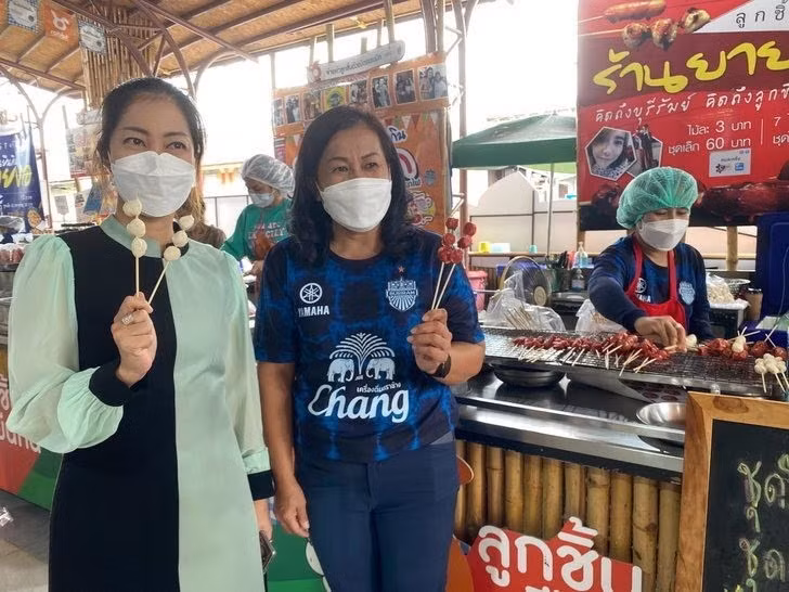 Thịt viên Buriram đắt khách sau chia sẻ của Lisa.