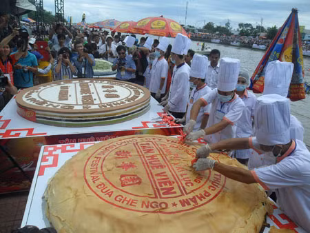 Hai chiếc bánh lập kỷ lục
