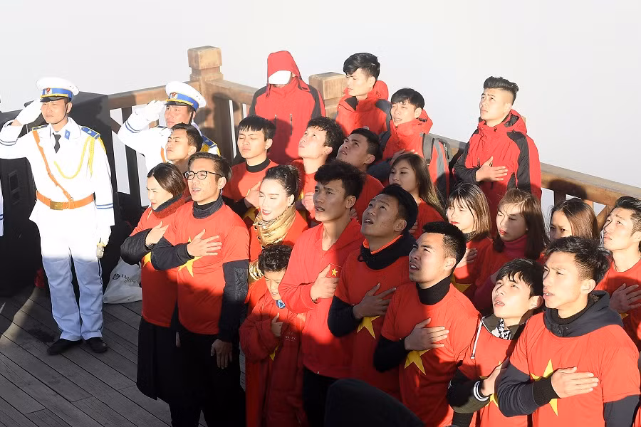 U23 Việt Nam thượng cờ trên đỉnh Fansipan ảnh 5