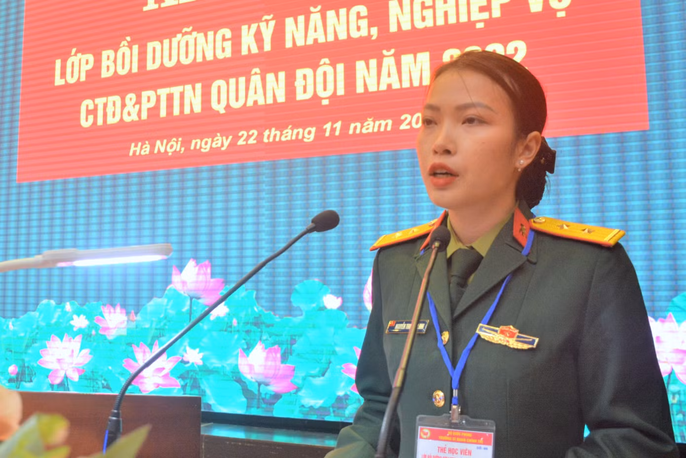 Trung úy Nguyễn Thu Bảo Linh phát biểu tại lễ khai mạc