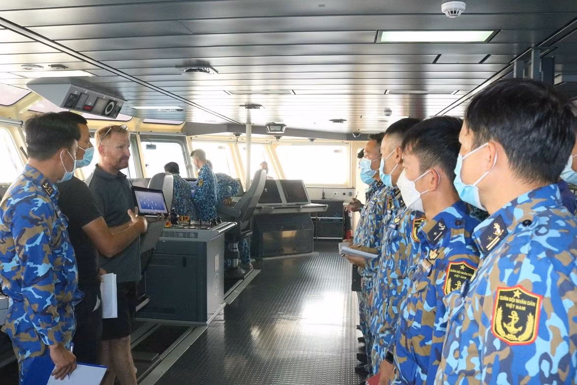 Tuổi trẻ Trung tâm Cứu nạn Tàu ngầm tham gia huấn luyện cùng chuyên gia nước ngoài