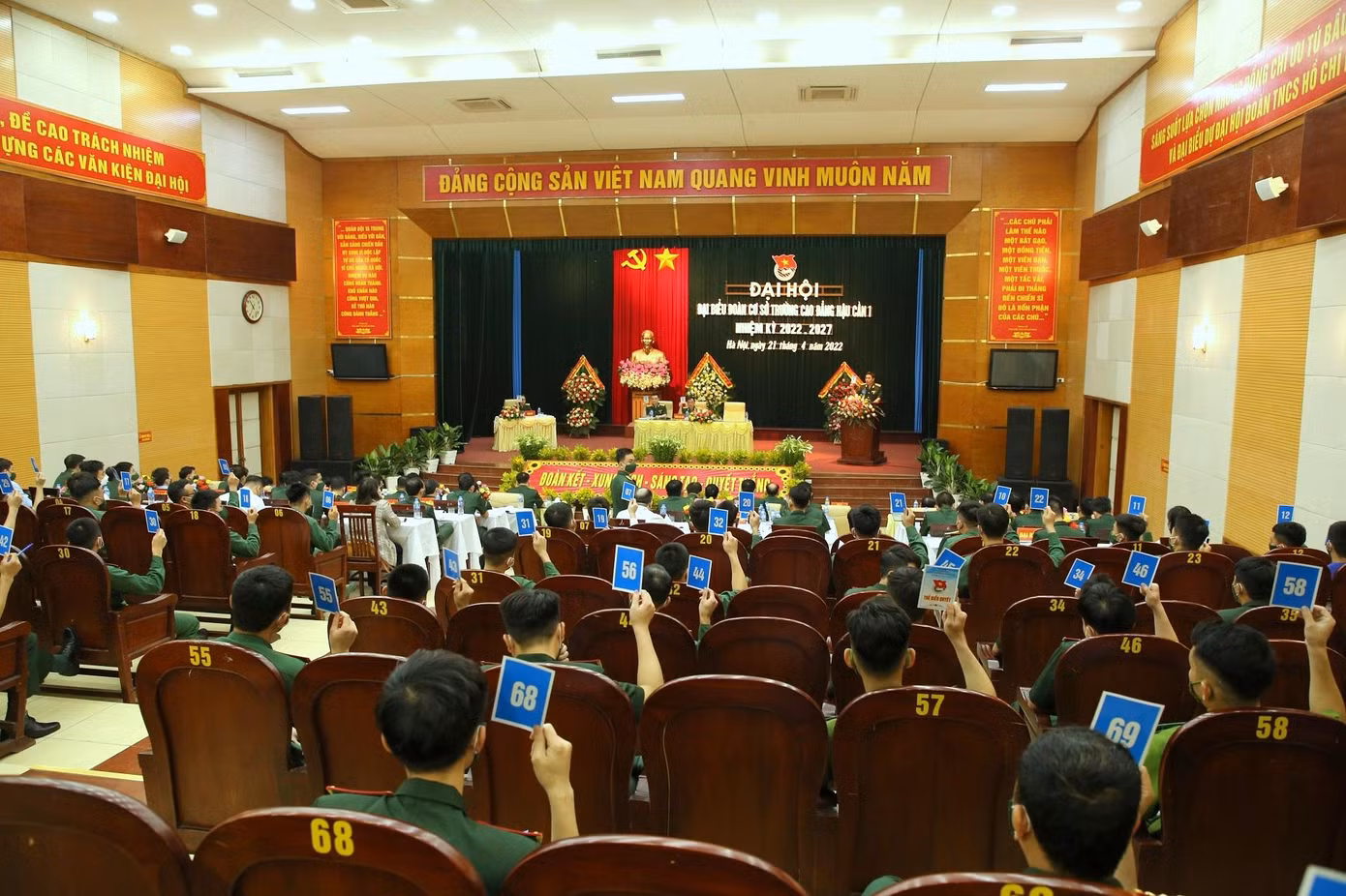 Quang cảnh đại hội