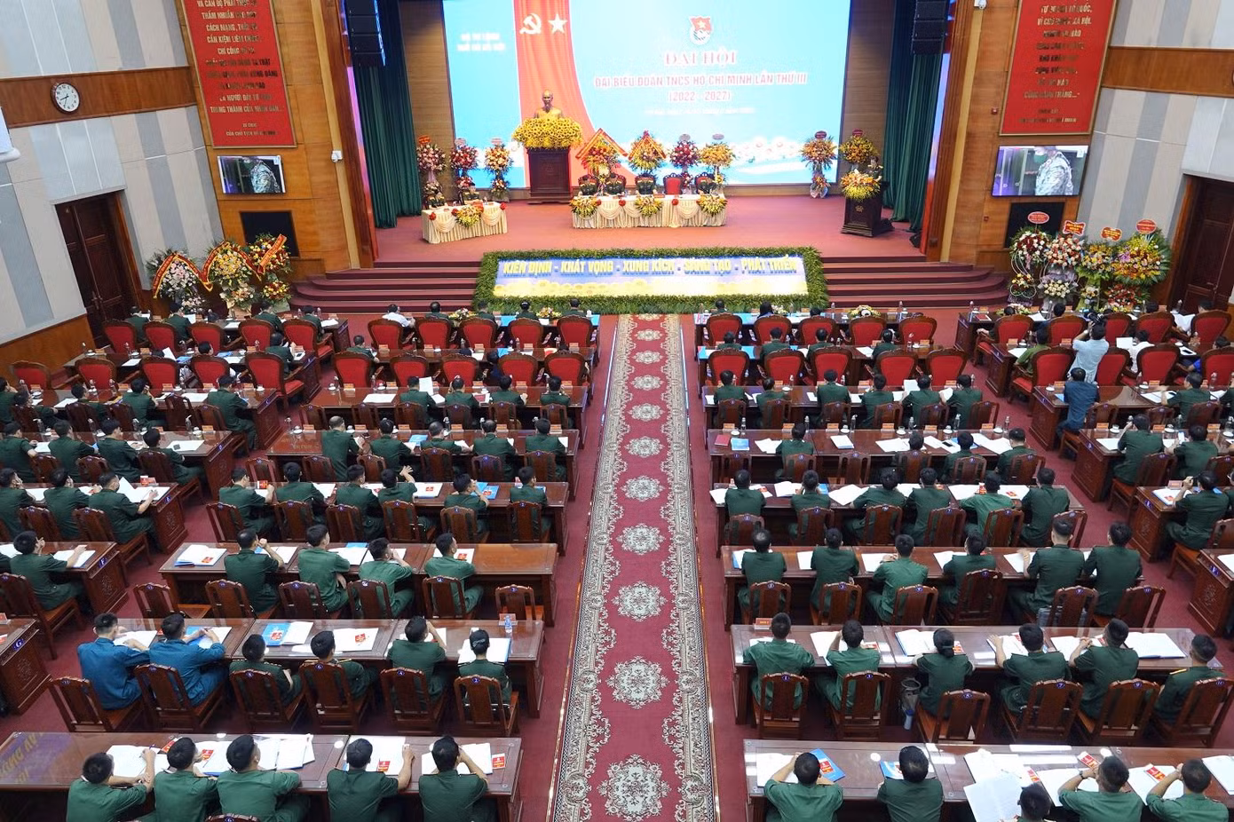 Với khẩu hiệu hành động “Kiên định, khát vọng, xung kích, sáng tạo, phát triển”, ĐH xác định 2 khâu đột phá trong giai đoạn 2022-2027: Xây dựng đội ngũ cán bộ, ĐVTN với những phẩm chất tiêu biểu “Trung thành, trí tuệ, sáng tạo, văn minh”; Xung kích nâng cao chất lượng huấn luyện, sẵn sàng chiến đấu, xây dựng nền nếp chính quy, chấp hành pháp luật, kỷ luật và đảm bảo an toàn.