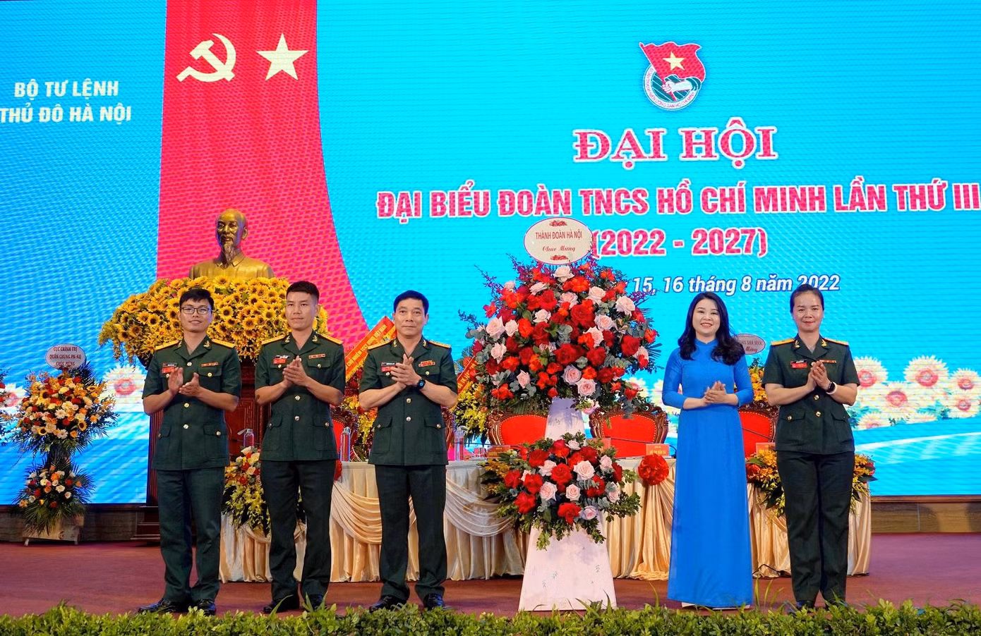 Triển khai thực hiện có hiệu quả các phong trào thi đua do cấp trên phát động gắn với các phong trào của địa phương và phong trào “Bộ đội và dân quân, tự vệ Thủ đô Hà Nội chung sức xây dựng nông thôn mới”. Xung kích đi đầu thực hiện nền nếp chính quy, nét đẹp văn hoá “Người chiến sỹ Thủ đô” với những phẩm chất tiêu biểu “Trung thành, trí tuệ, sáng tạo, văn minh”.