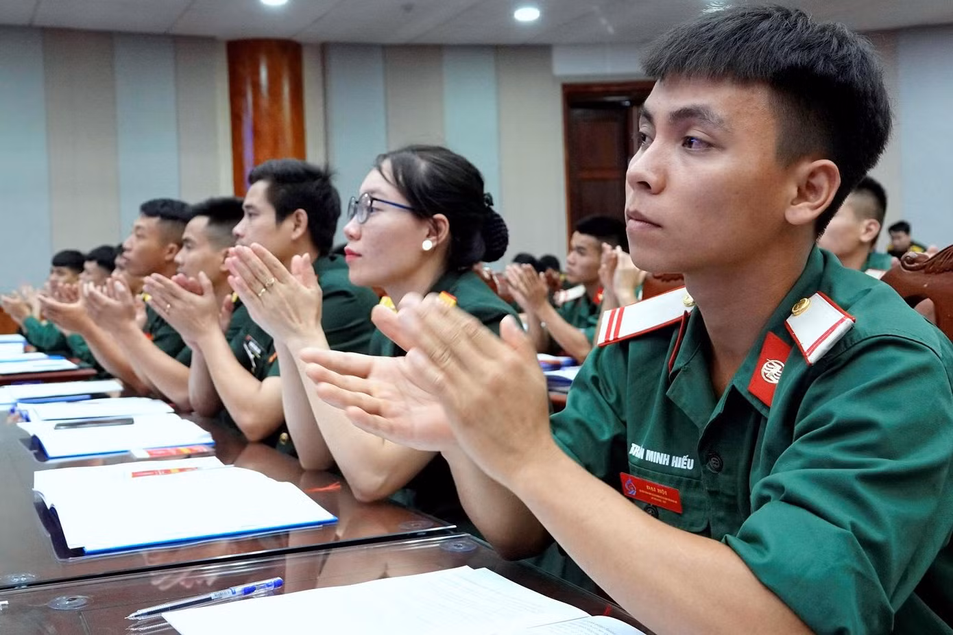 Trong số 168 đại biểu tham gia ĐH, có 16 đại biểu nữ; 112 đại biểu là đảng viên, 56 đại biểu là đoàn viên; 89 đại biểu là Bí thư, Phó Bí thư, ủy viên BCH Đoàn các cấp; độ tuổi trung bình của đại biểu là 28,2 tuổi, đại biểu trẻ nhất 19 tuổi. Ảnh: Nguyễn Minh