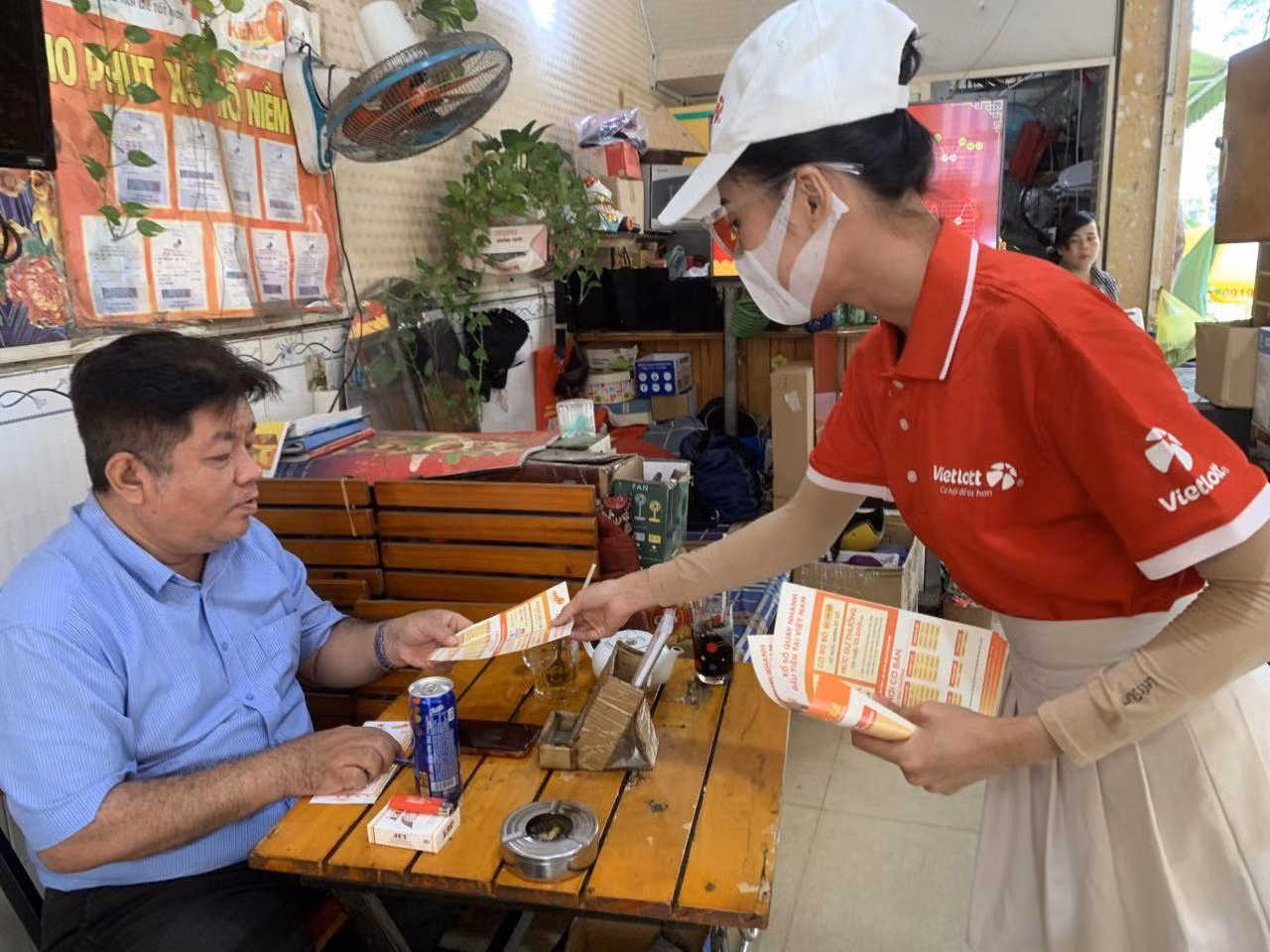Keno là sản phẩm xổ số thu hút người chơi đến ngồi chơi tại điểm Vietlott. (Nguồn: Vietlott)