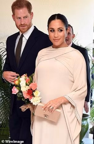 Meghan và bà Melania nhiều lần được phát hiện mặc trang phục tương đồng, về cả màu sắc lẫn kiểu dáng.