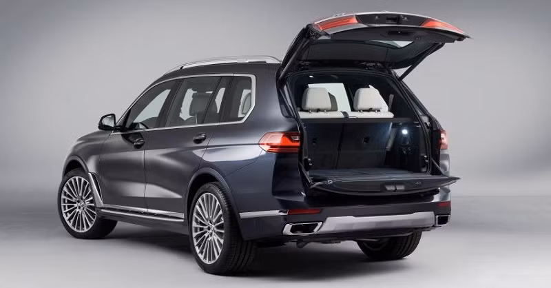 mở cốp sau của BMW X7