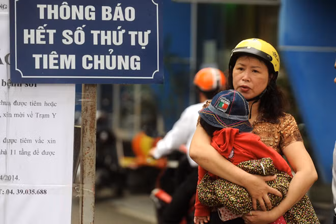Dồn dập đưa trẻ đi tiêm phòng sởi miễn phí ảnh 10