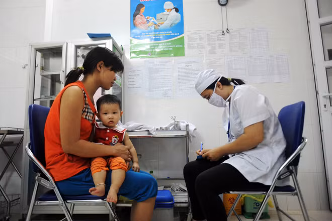 Dồn dập đưa trẻ đi tiêm phòng sởi miễn phí ảnh 5