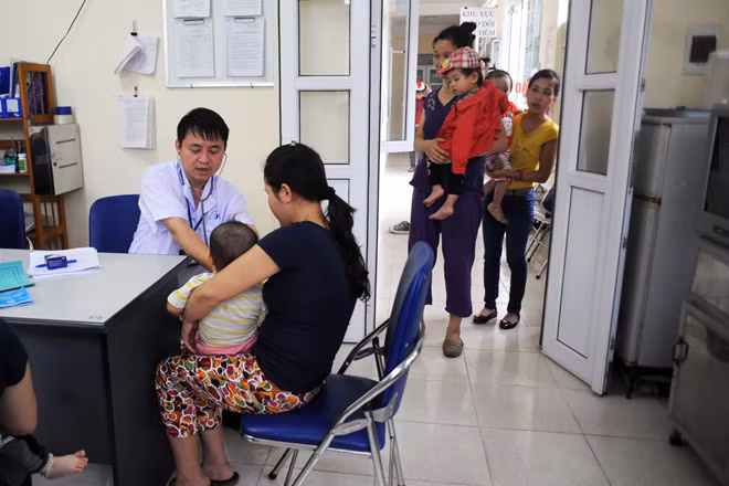 Dồn dập đưa trẻ đi tiêm phòng sởi miễn phí ảnh 2