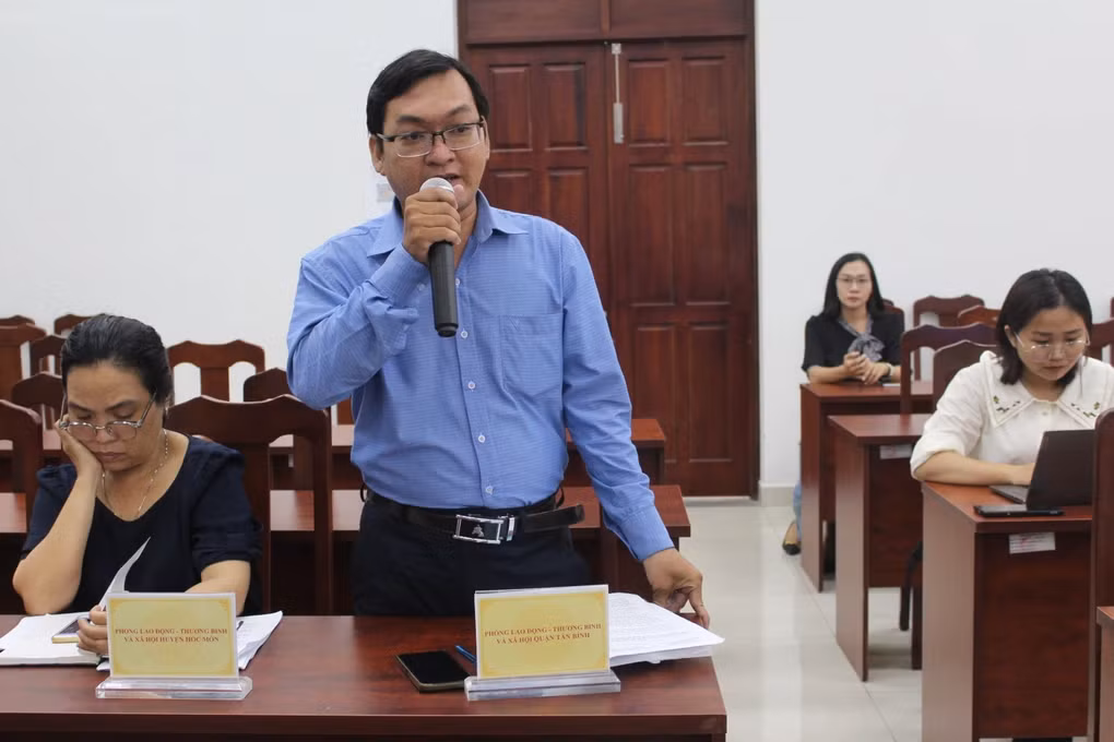 Ông Trần Đức Tài, Phó trưởng phòng LĐ-TB&amp;XH quận Tân Bình (Ảnh: Tùng Nguyên).