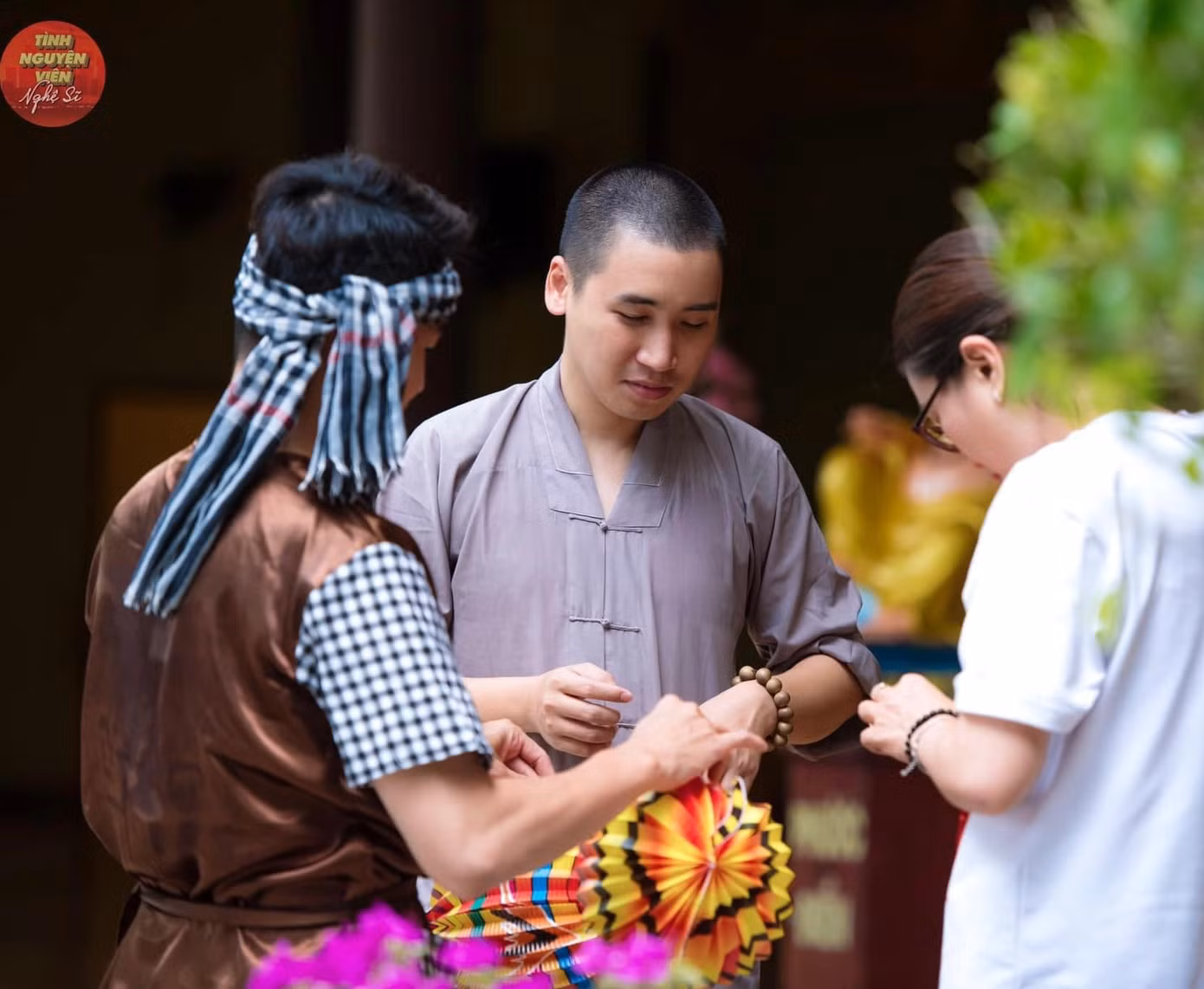 Theo Huy Cung, phần lớn thời gian hiện tại anh dành cho việc tu tập và chăm sóc các cháu nhỏ, người già neo đơn tại một mái ấm tình thương.