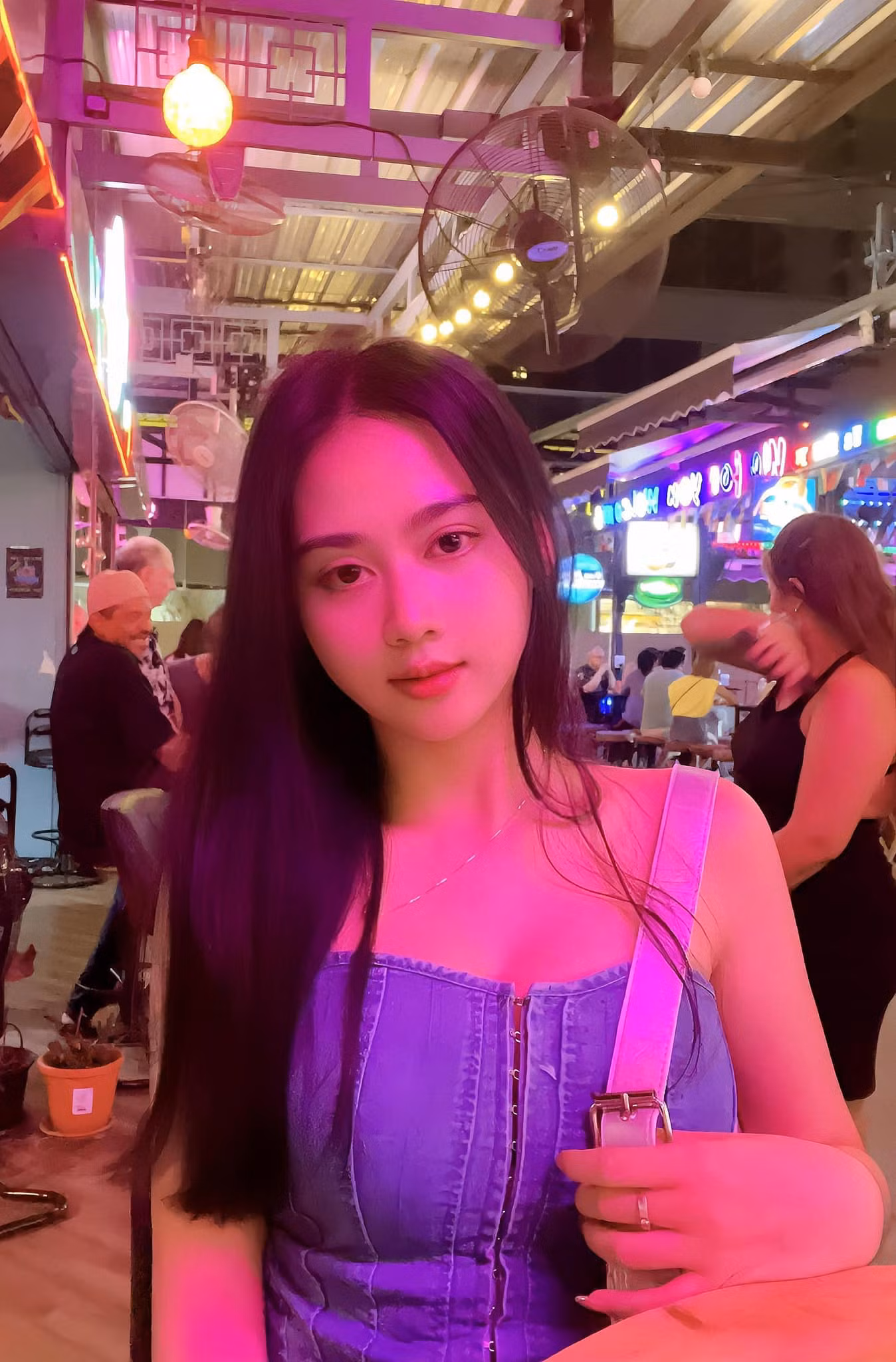 Hoài Lâm từng chia sẻ bạn gái là nguồn động lực, luôn ở bên, giúp đỡ anh trong quãng thời gian khó khăn.