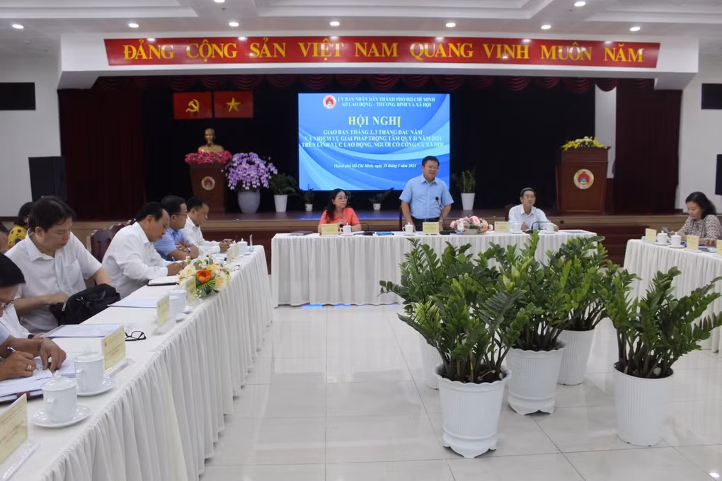 Tại hội nghị, Giám đốc Sở LĐ-TB&amp;XH đánh giá cao nỗ lực của toàn thể cán bộ, nhân viên trong quý I/2024 (Ảnh: Tùng Nguyên).