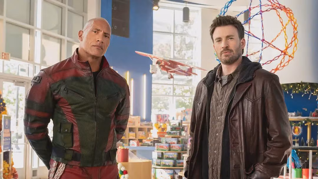 Tạo hình của The Rock và Chris Evan trong phim.