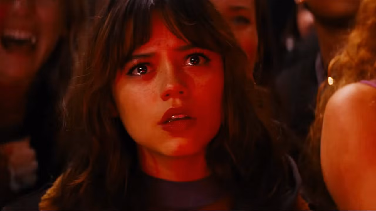 Tạo hình của "chị Tư" Jenna Ortega trong phim. Ảnh: IMDb