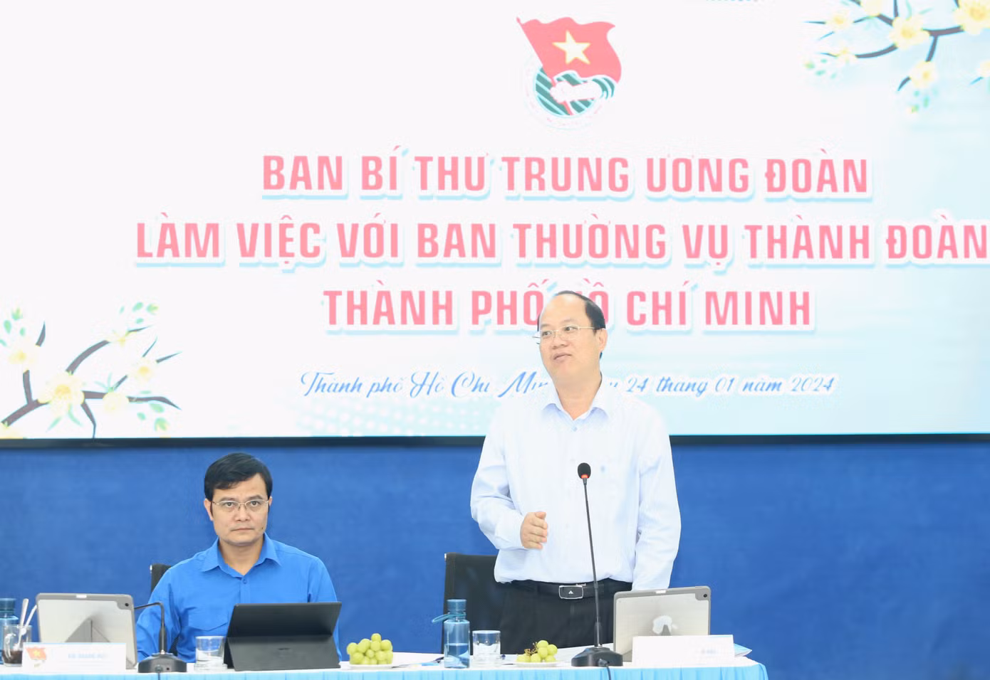 Phó Bí thư Thường trực Thành ủy TPHCM Nguyễn Hồ Hải trao đổi với Thành Đoàn TPHCM.