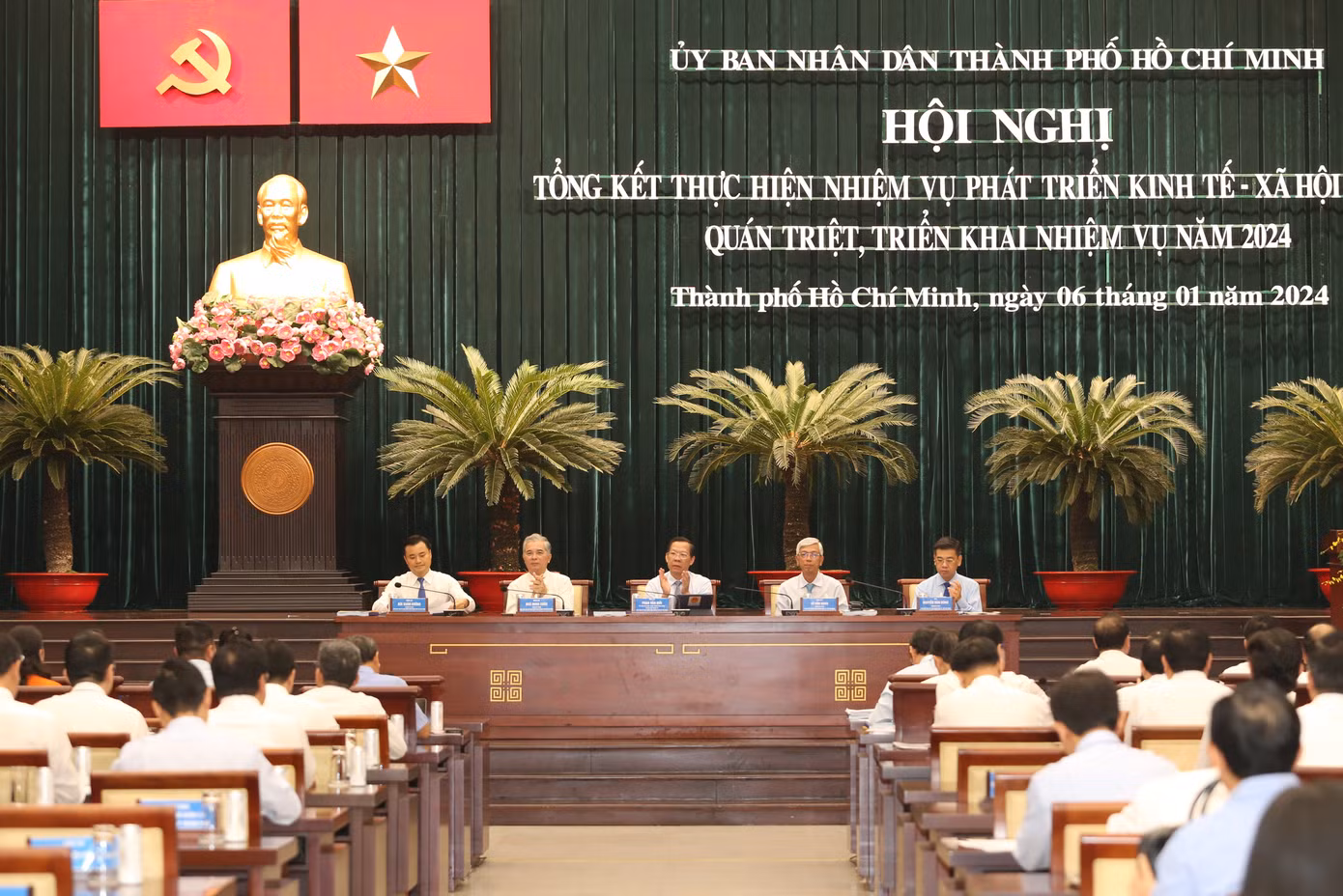 Quang cảnh hội nghị tổng kết thực hiện nhiệm vụ phát triển KT - XH thành phố năm 2023. Ảnh: Ngô Tùng