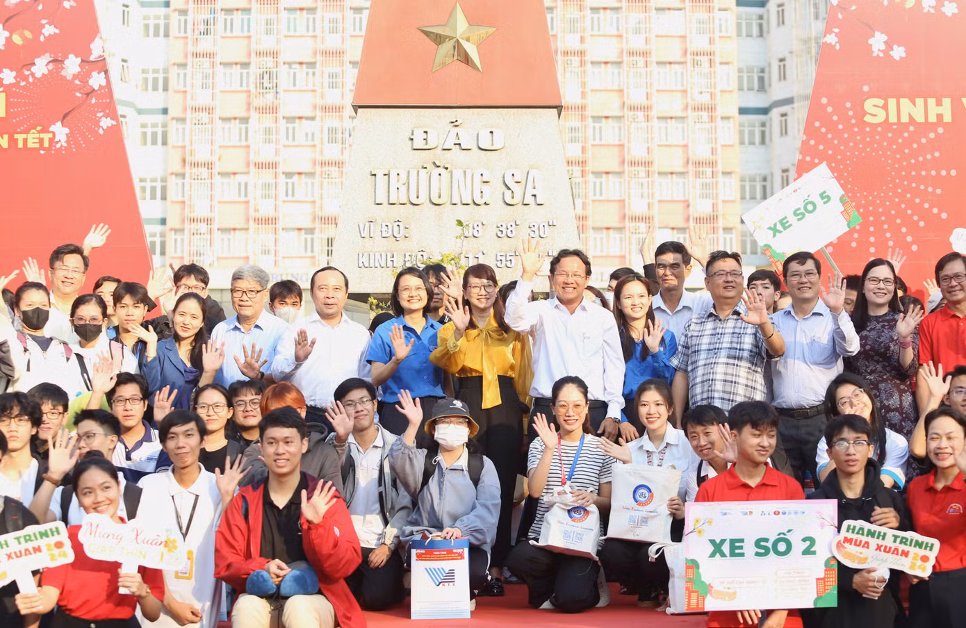 Nhiều bạn sinh viên không có điều kiện về quê đón Tết cũng được chăm lo, san sẻ kịp thời. Ảnh: Ngô Tùng