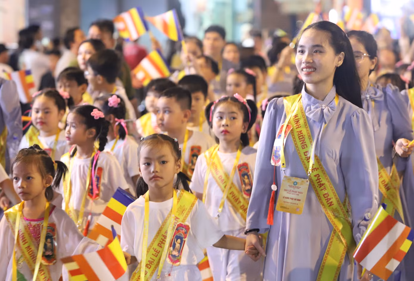 Các em thiếu nhi cũng góp mặt trong sự kiện chào mừng Đại lễ Phật đản tại TPHCM.