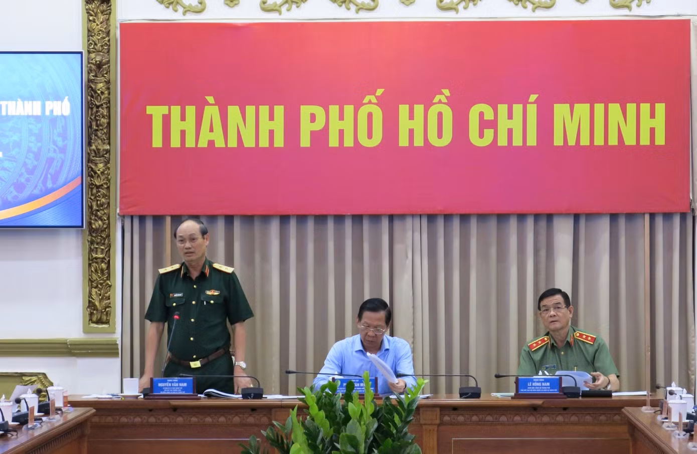 Trung tướng Nguyễn Văn Nam - Tư lệnh Bộ Tư lệnh TPHCM góp ý tại buổi làm việc. Ảnh: Trung tâm Báo chí TPHCM Trung tướng Nguyễn Văn Nam - Tư lệnh Bộ Tư lệnh TPHCM góp ý tại buổi làm việc. Ảnh: Trung tâm Báo chí TPHCM