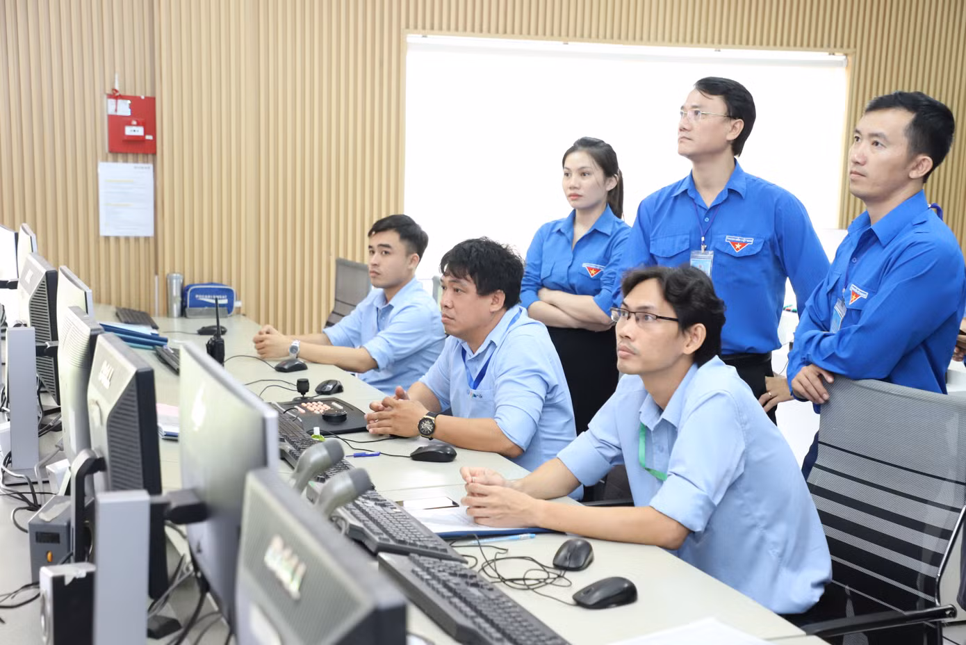 Tại buổi trải nghiệm, các cán bộ, công chức, viên chức trẻ trực tiếp tìm hiểu công tác tổ chức, vận hành, điều phối xử lý các vấn đề về giao thông trên địa bàn TPHCM. Đồng thời, trao đổi, nắm bắt một số phương pháp vận hành cũng như ứng dụng các công nghệ hiện đại tại trung tâm. Tại buổi trải nghiệm, các cán bộ, công chức, viên chức trẻ trực tiếp tìm hiểu công tác tổ chức, vận hành, điều phối xử lý các vấn đề về giao thông trên địa bàn TPHCM. Đồng thời, trao đổi, nắm bắt một số phương pháp vận hành cũng như ứng dụng các công nghệ hiện đại tại trung tâm.