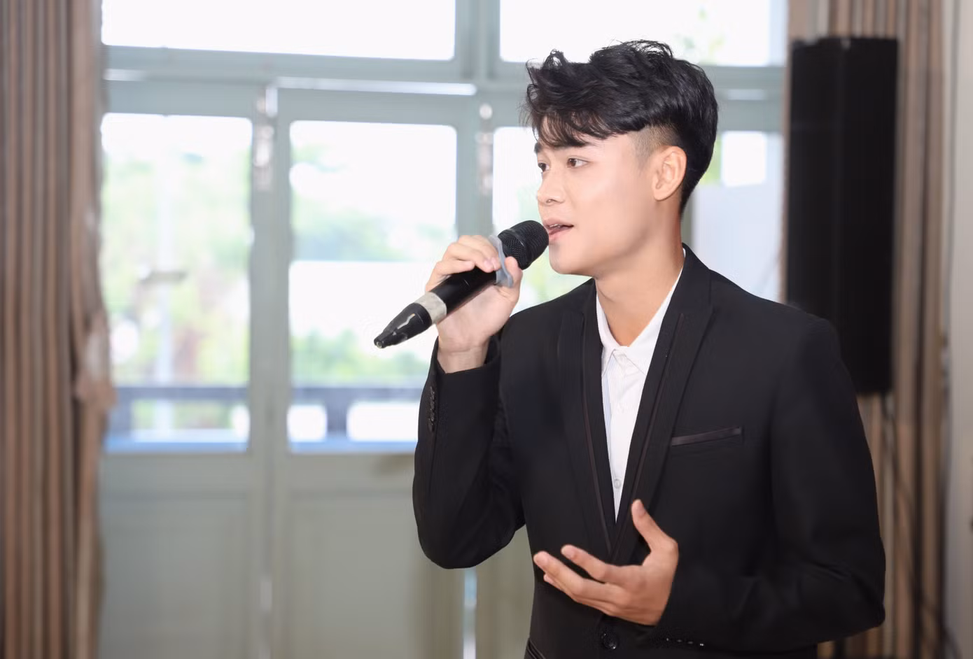 Vòng Chung kết cuộc thi Giọng hát hay ngoại ngữ dành cho cán bộ Đoàn, Hội, Đội toàn quốc lần thứ II cũng là điểm nhấn sinh động của hội trại.