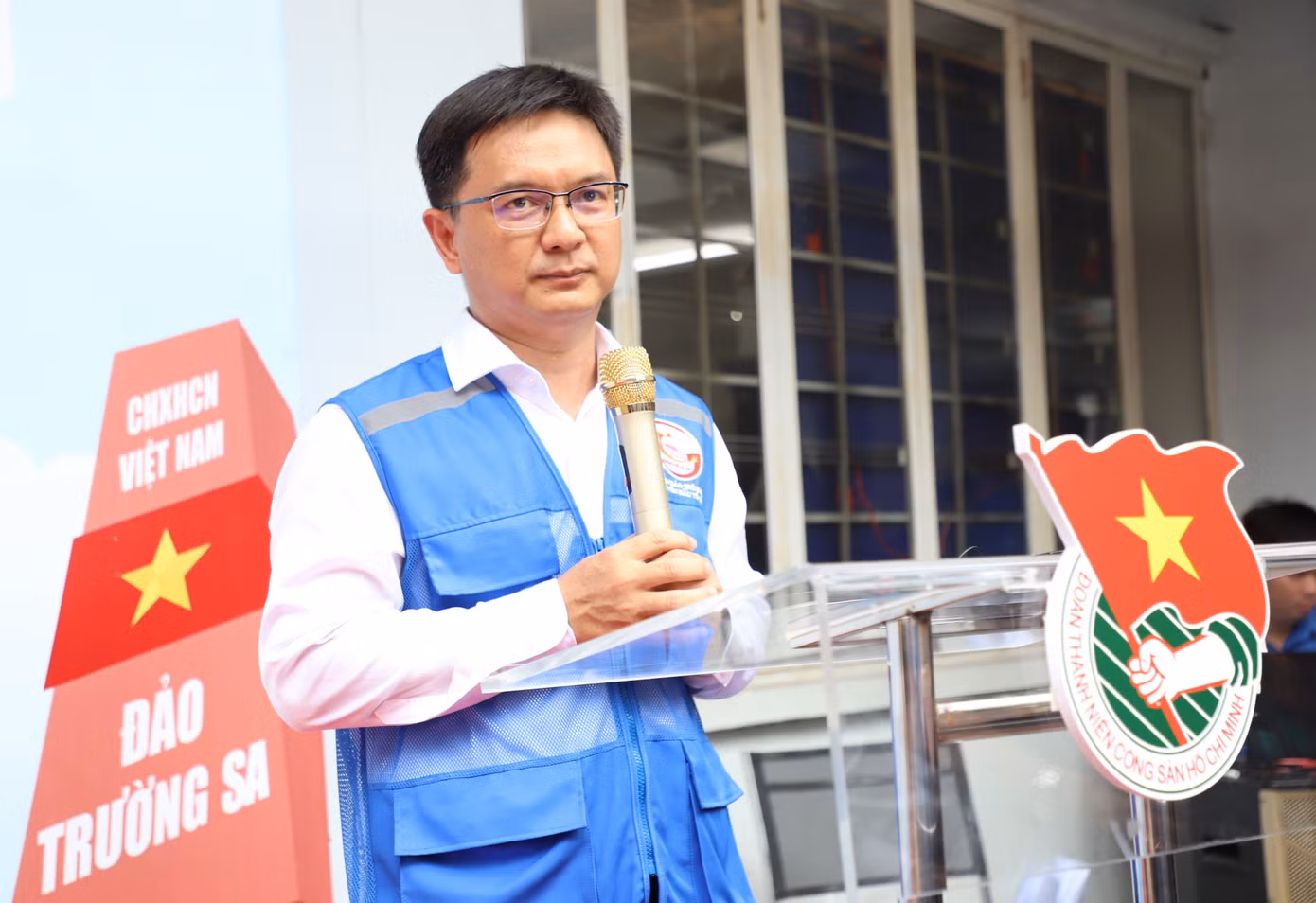 Trưởng ban Dân vận Thành ủy TPHCM Nguyễn Mạnh Cường chia sẻ tại lễ trồng cây. Ảnh: Ngô Tùng