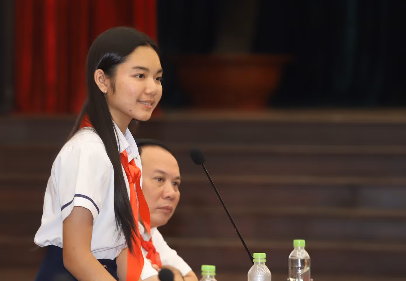 Tố Uyên chia sẻ tại buổi gặp gỡ.