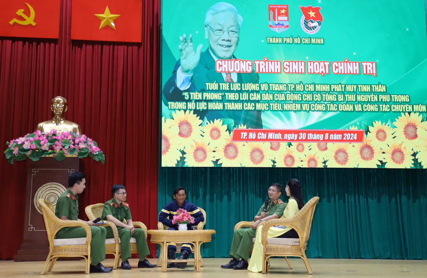 PGS.TS Vũ Đức Khiển trao đổi tại buổi sinh hoạt ôn lại lời căn dặn của cố Tổng Bí thư Nguyễn Phú Trọng.