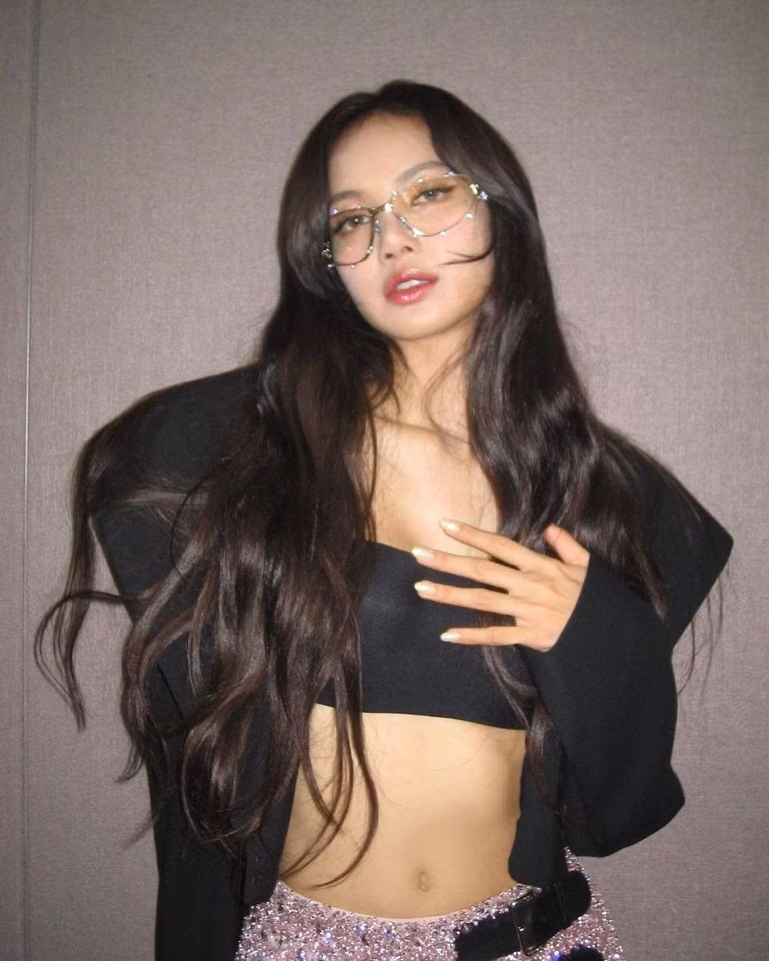 Lisa gây xôn xao vì thông điệp lạ trên Instagram.