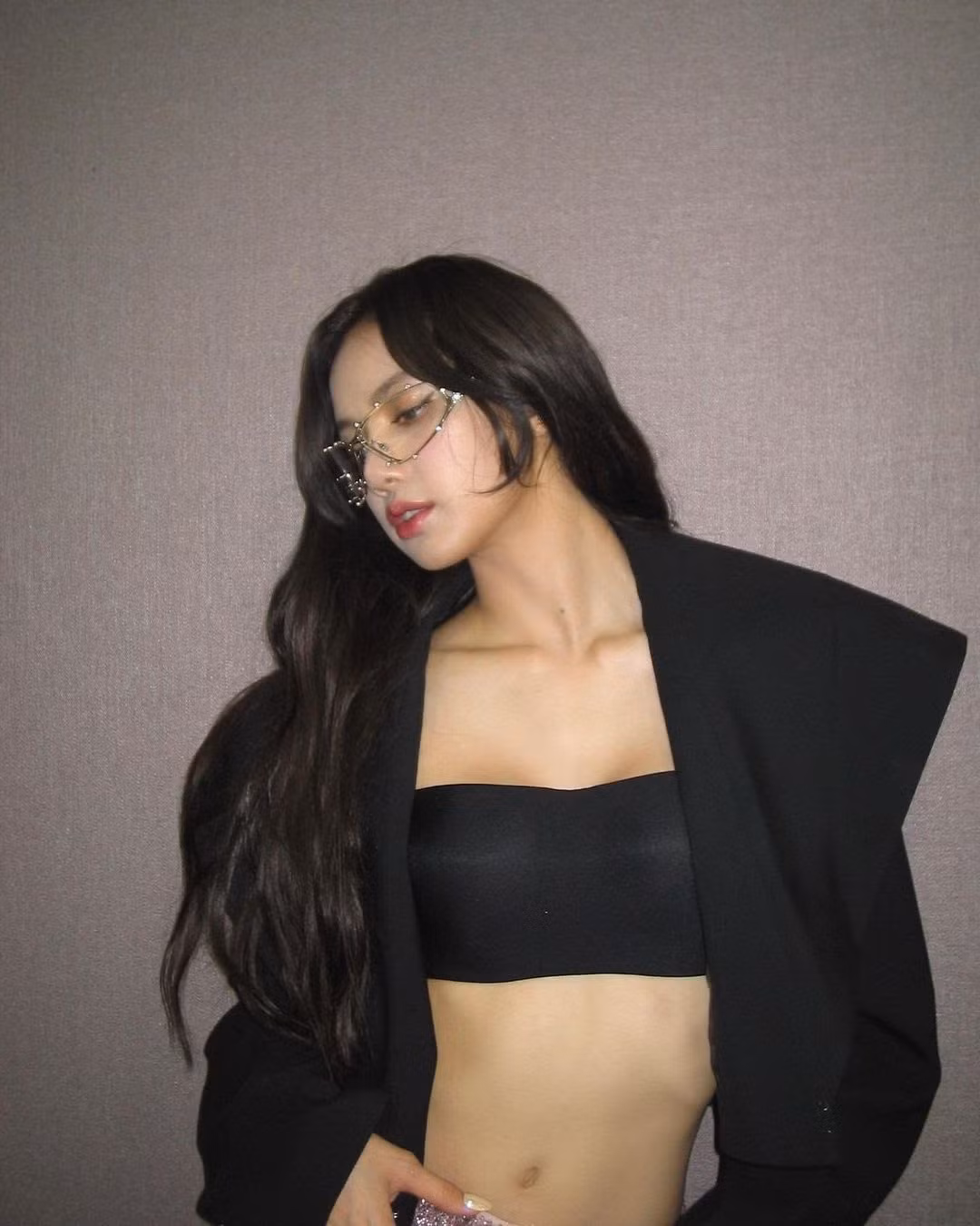 Lisa gây xôn xao vì thông điệp lạ trên Instagram.