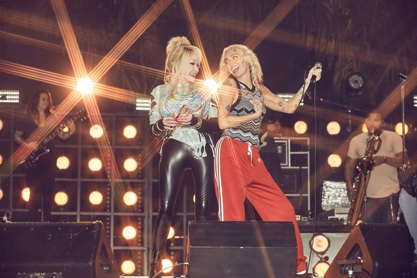 Miley Cyrus từng xuất hiện với vai trò quan trọng trong chương trình đặc biệt của NBC mang tên Miley's New Year's Eve Party. Trong đó, cô biểu diễn cùng Dolly Parton và bạn thân Paris Hilton, sử dụng nhiều bộ trang phục cổ điển.