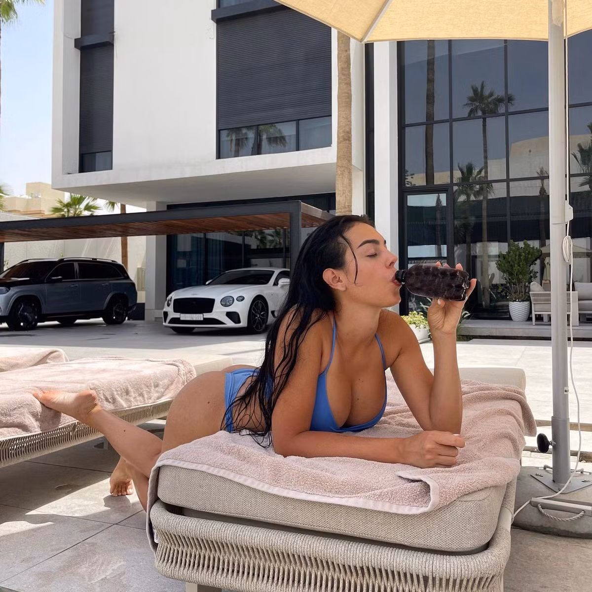 Georgina Rodriguez có thể bị xử lý vì đăng ảnh mặc bikini ở Saudi Arabia.