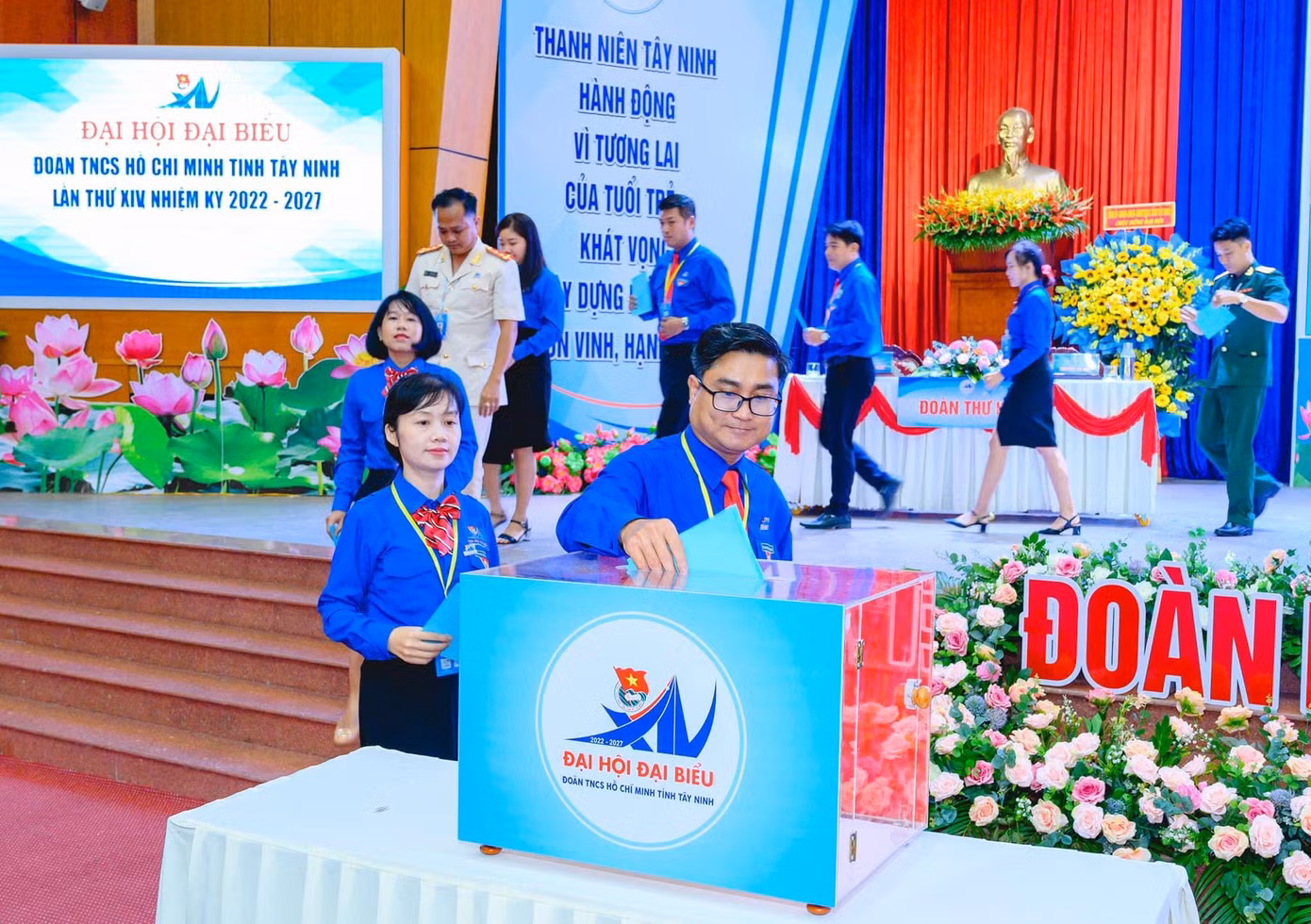 Anh Nguyễn Thanh Tùng bỏ phiếu bầu tại Đại hội Đoàn TNCS Hồ Chí Minh tỉnh Tây Ninh lần thứ XIV, nhiệm kỳ 2022 – 2027.