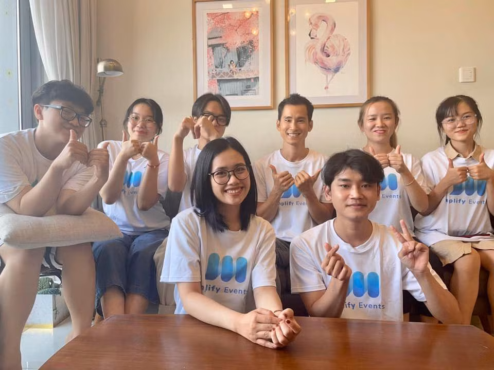 Anh Thành và các nhân sự gen Z trong công ty.