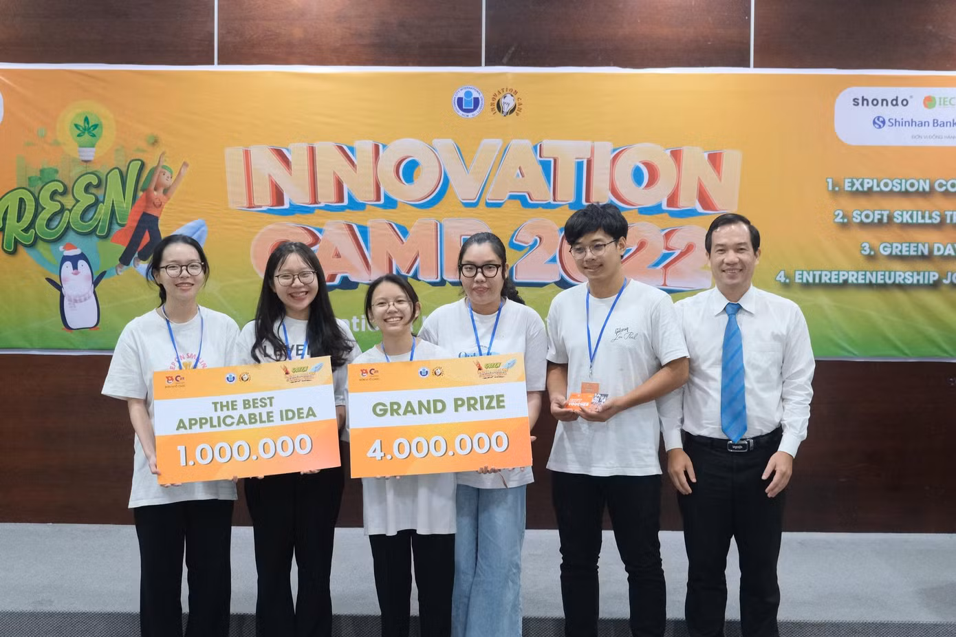 Dự án nhóm Mini Squads xuất sắc đoạt giải Đặc biệt chung cuộc và Giải đề tài có tính ứng dụng cao trong cuộc thi Explosion.
