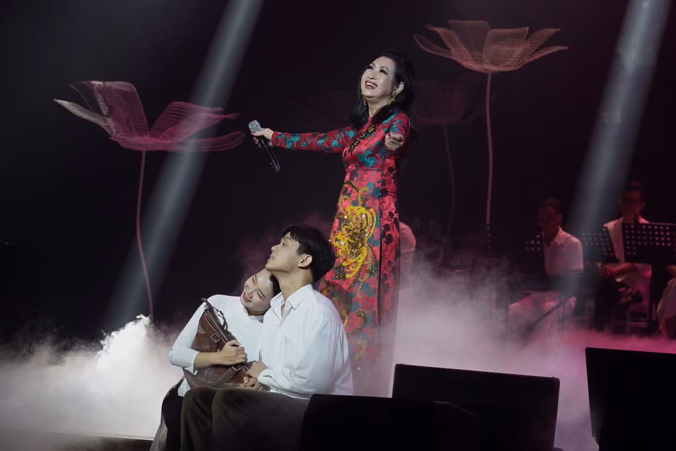 Ý Lan đầy năng lượng, đầy màu sắc, thổi hồn vào các ca khúc của nhạc sĩ Phạm Duy.