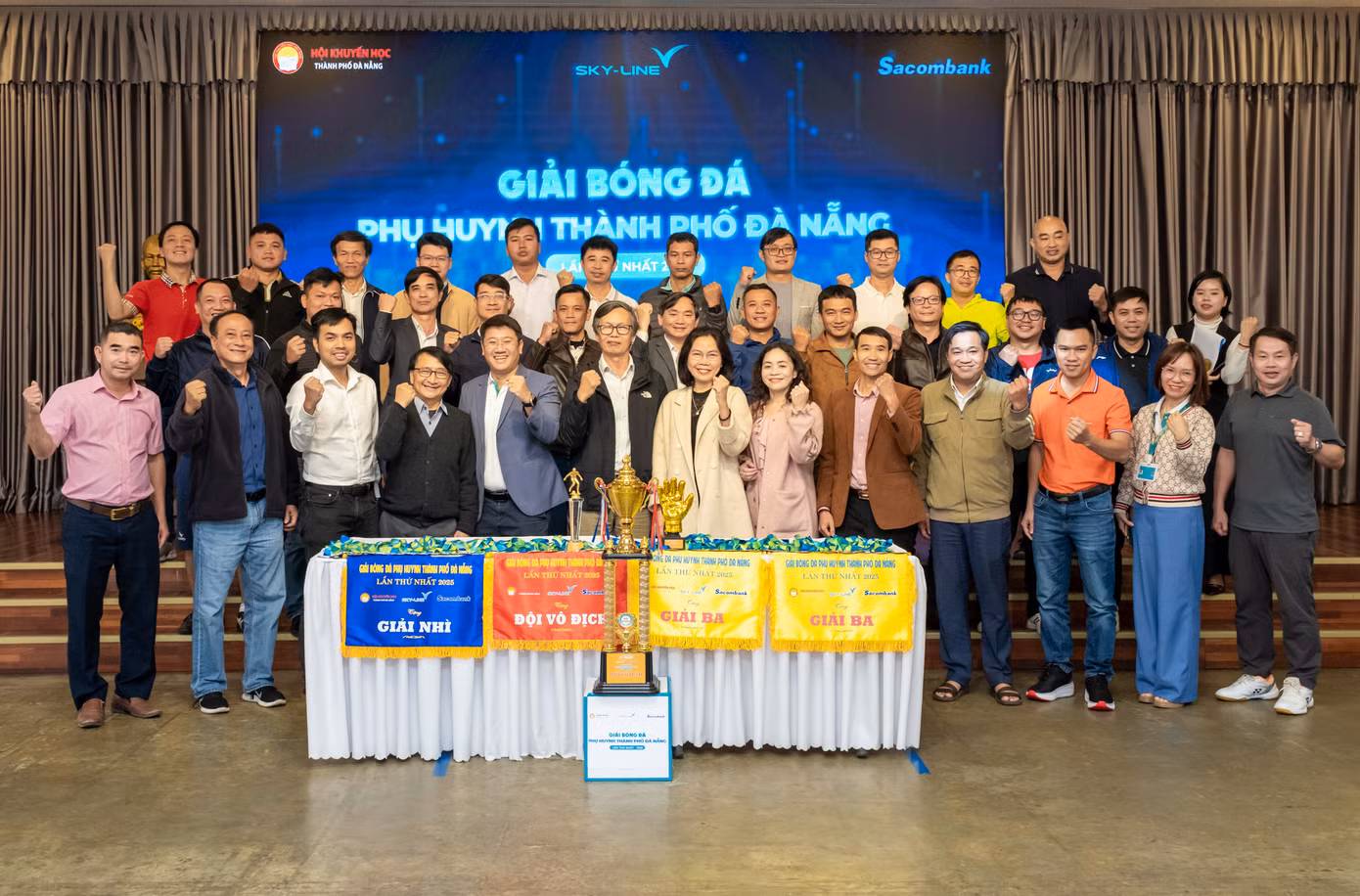 Phụ huynh 12 trường THCS trên địa bàn sẽ tham giả giải bóng đá.