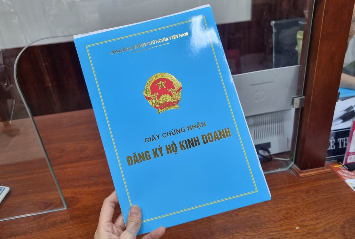 Sau khi đăng ký thành công, Phòng Tài chính kế hoạch sẽ gửi thông tin về cho xã, phường để thuận tiện quản lý. Cơ sở dạy thêm phải công khai trên cổng thông tin điện tử hoặc niêm yết tại nơi cơ sở dạy thêm đặt trụ sở về các môn học được tổ chức dạy thêm; thời lượng dạy thêm đối với từng môn học theo từng khối lớp; địa điểm, hình thức, thời gian tổ chức dạy thêm, học thêm; danh sách người dạy thêm và mức thu tiền học thêm trước khi tuyển sinh các lớp dạy thêm, học thêm.