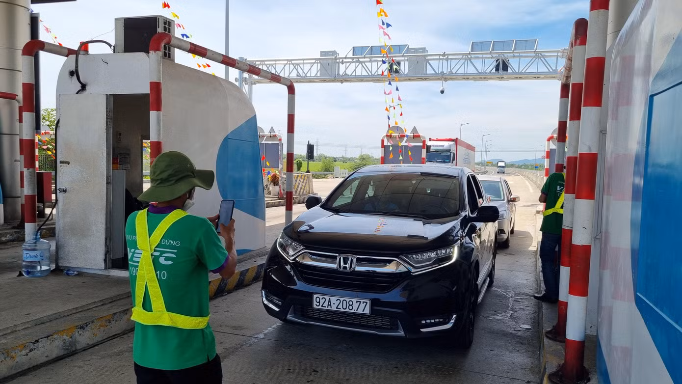 Các nhân viên cho biết thêm trong sáng nay, một số thời điểm có xảy ra tình trạng ùn ứ nhưng không nhiều.