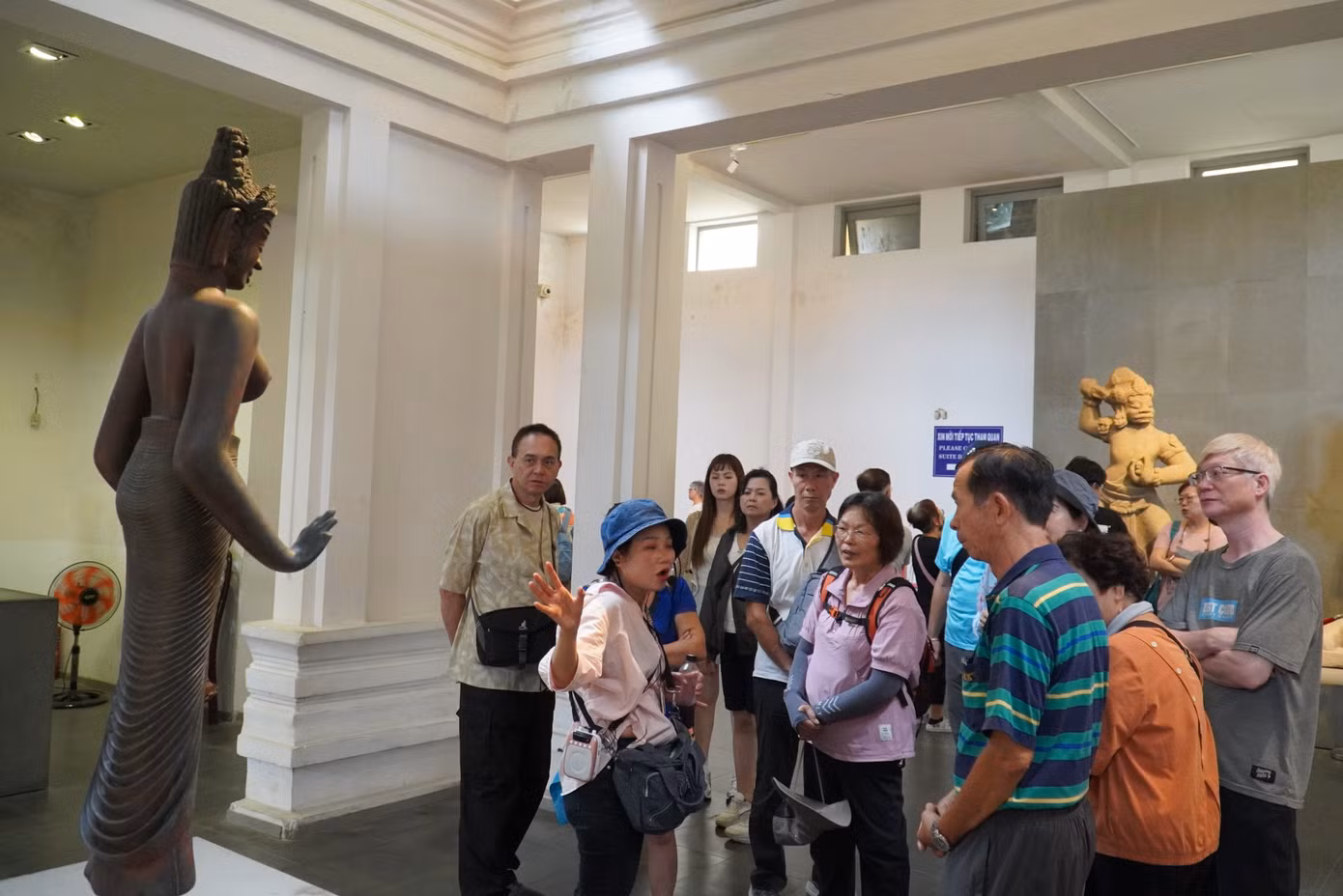 Bảo tàng hiện trưng bày khoảng 400 hiện vật và chia khu trưng bày theo địa điểm tìm ra hiện vật. Ảnh: Thanh Hiền.