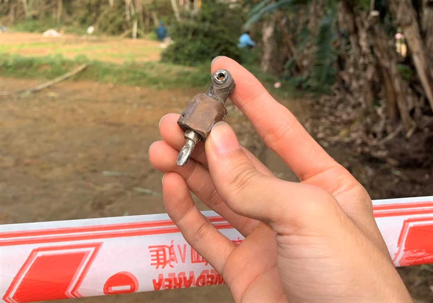 Một mảnh vỡ được tìm thấy tại hiện trường.