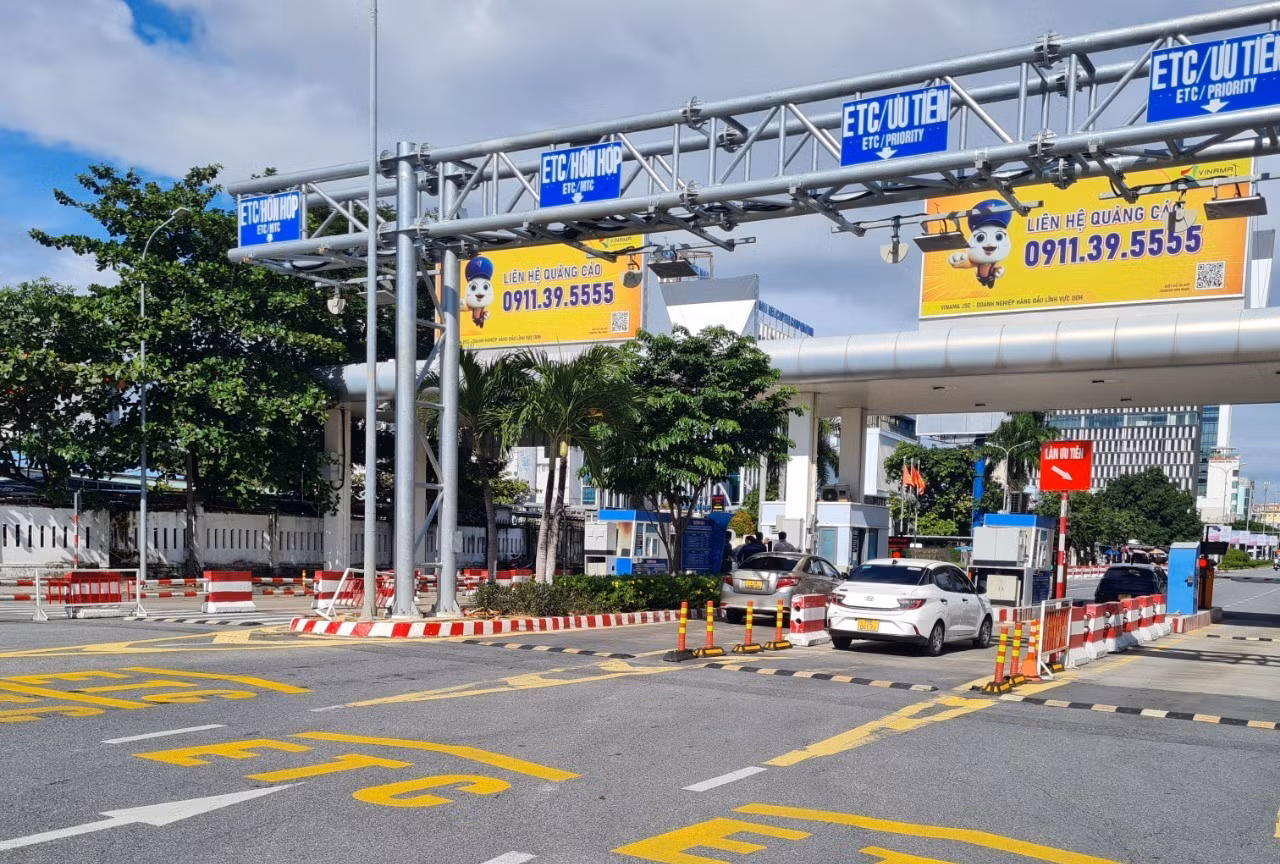 Việc thu phí không dừng góp phần giảm ùn tắc, các phương tiện lưu thông nhanh chóng thuận lợi.