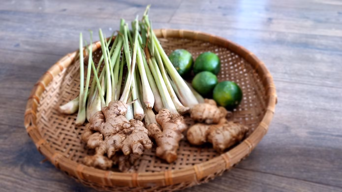 Chị Ngô Thị Kiều (35 tuổi, quận Hải Châu) cho hay nhà chị có người bị mắc COVID-19 nên trong nhà luôn phải có sẵn "combo" này để cho F0, F1 xông thường xuyên.