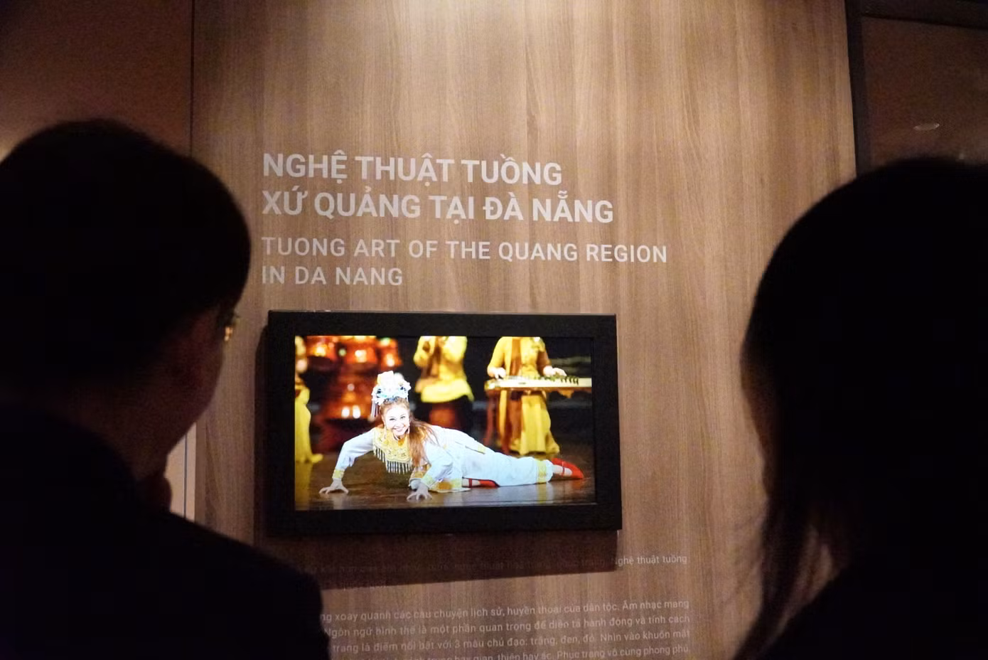 Tòa nhà 42 Bạch Đằng trước đây là Tòa Đốc lý, Tòa thị chính Đà Nẵng, được xây dựng từ thời Pháp thuộc, đến nay đã 125 năm tuổi, do kiến trúc sư người Pháp thiết kế theo phong cách Tân cổ điển, khởi công năm 1898 và khánh thành năm 1900.