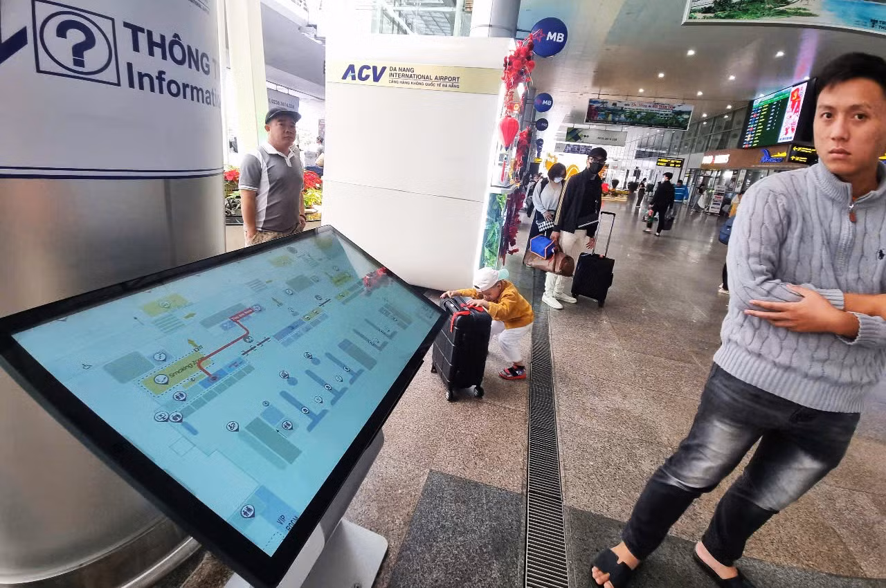 Sơ đồ sân bay cho du khách dễ dàng tìm kiếm các lối ra vào.