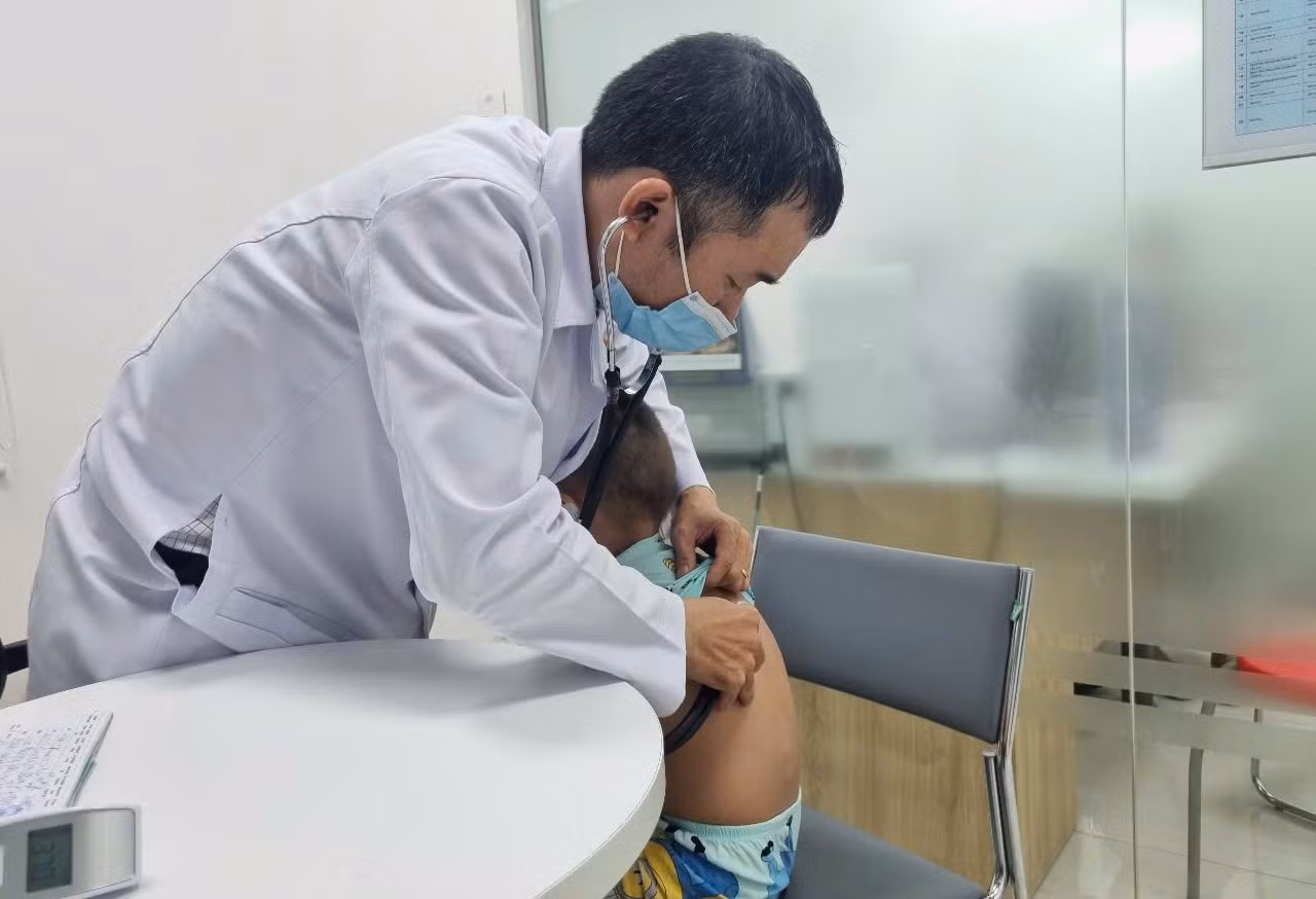 CDC lưu ý người dân đi tiêm chủng vắc xin đầy đủ trước tình hình bệnh sởi tăng nhanh.